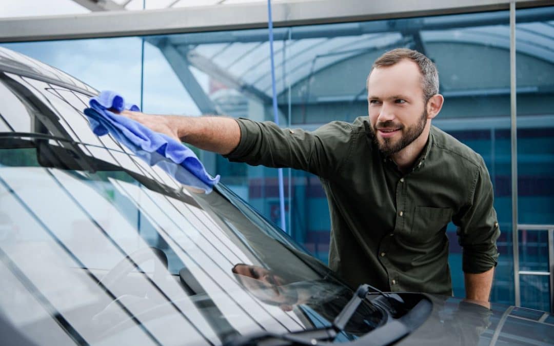 ¿Cómo limpiar los vidrios del auto?